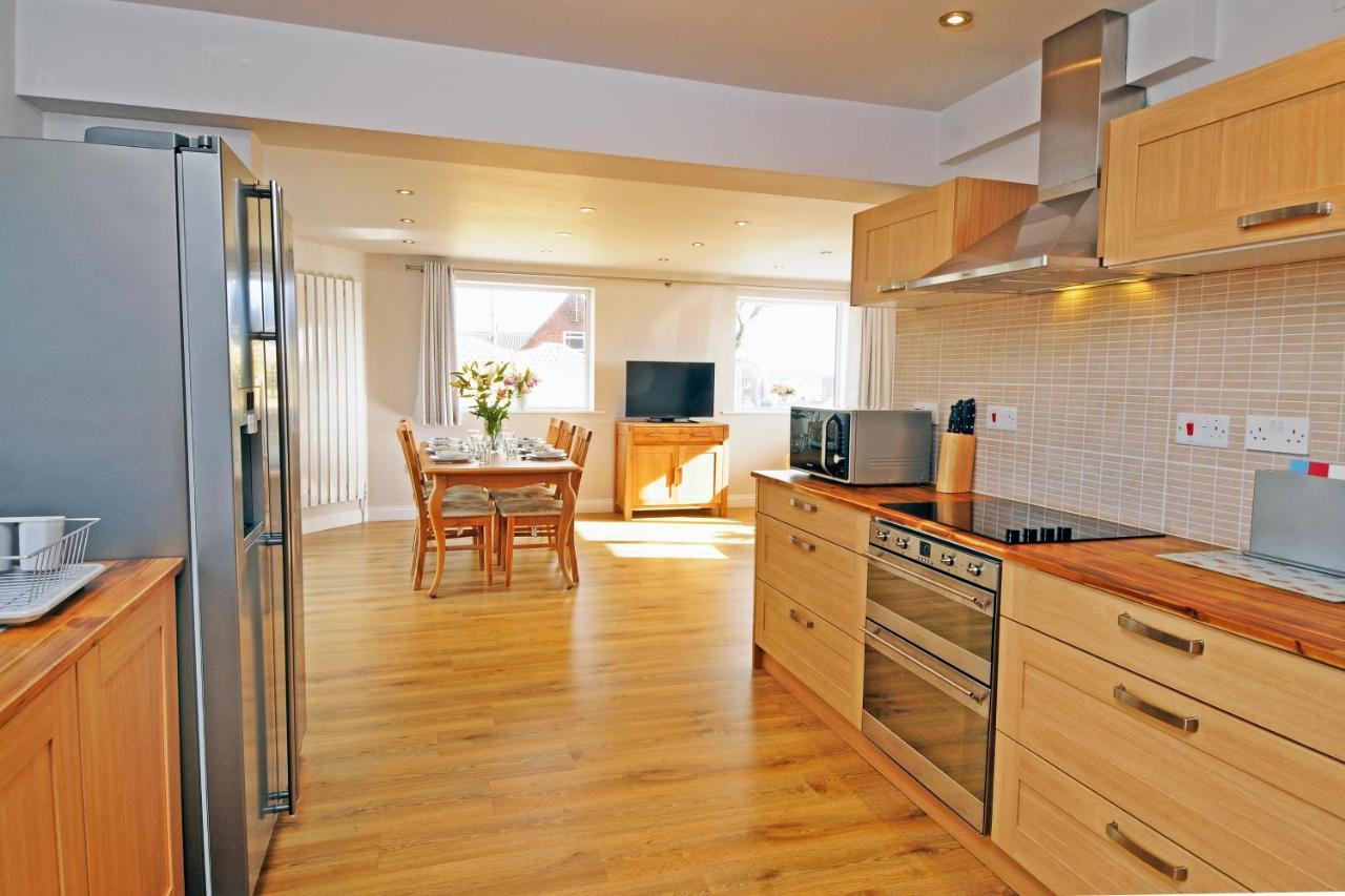 Whitby Spacious Rugby Field Cottage With Off-Street Parking And Ev Fast Point For Electric Cars Екстер'єр фото