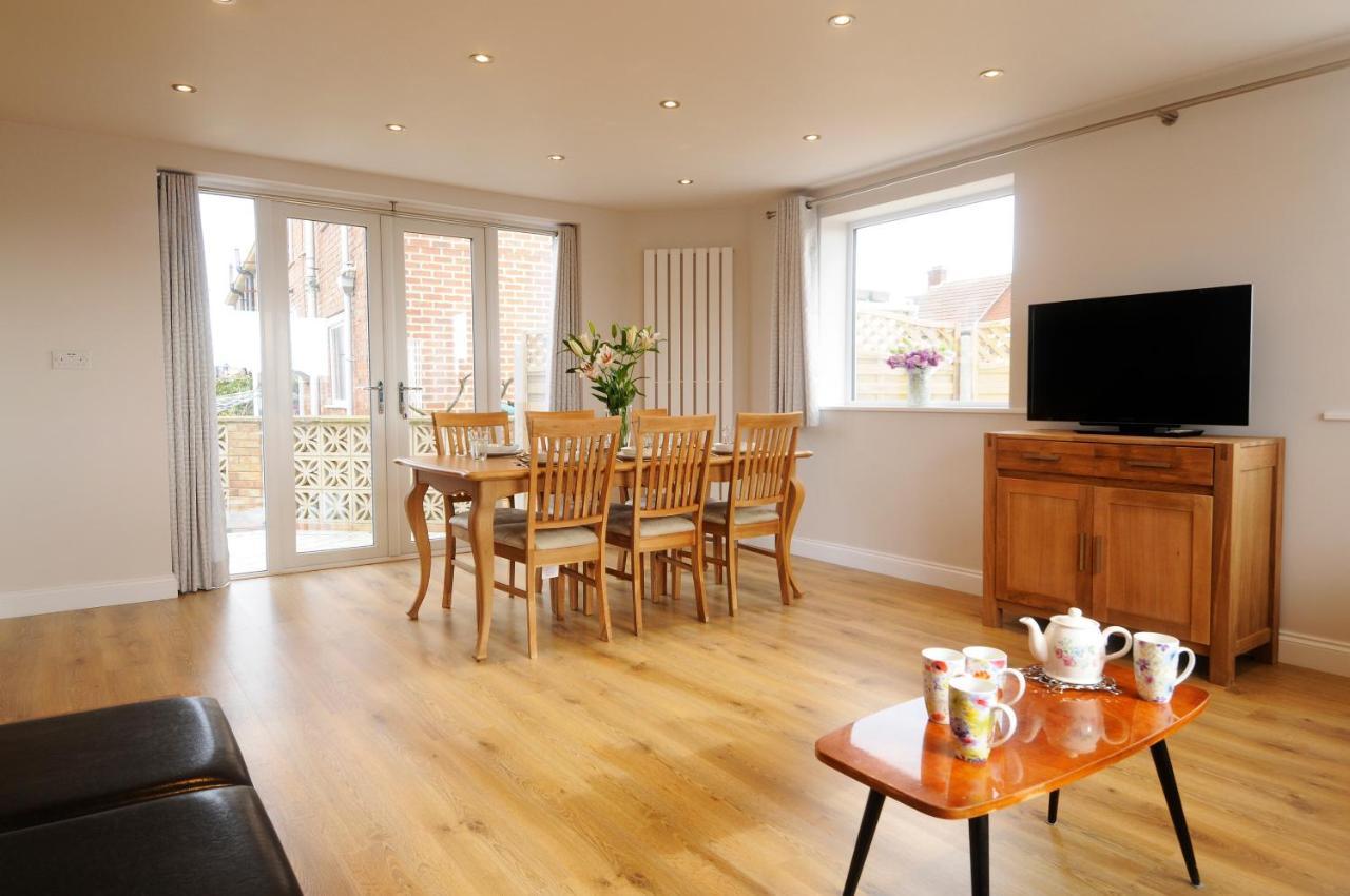 Whitby Spacious Rugby Field Cottage With Off-Street Parking And Ev Fast Point For Electric Cars Екстер'єр фото